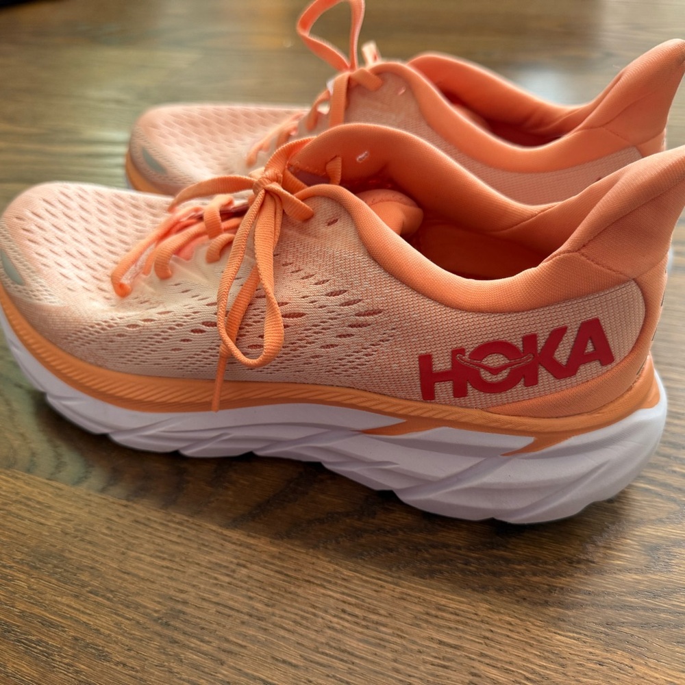Hoka Women's Clifton 8 Athletic Shoes